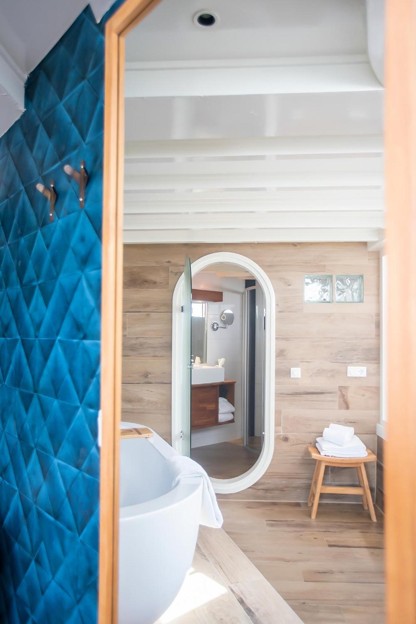 Boutique Hotel Texel De Cocksdorp  Habitación foto A bathroom in a hotel
