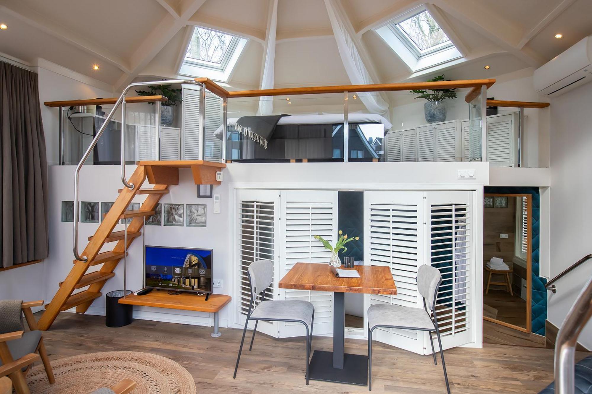 Boutique Hotel Texel De Cocksdorp  Habitación foto A modern duplex apartment in Amsterdam
