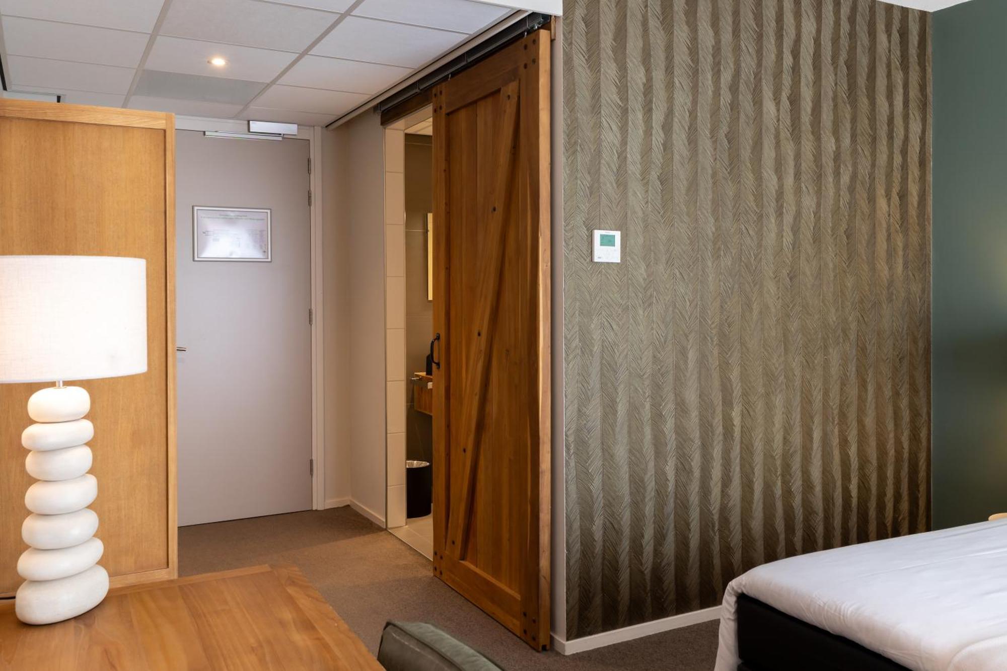 Boutique Hotel Texel De Cocksdorp  Exterior foto A sliding door