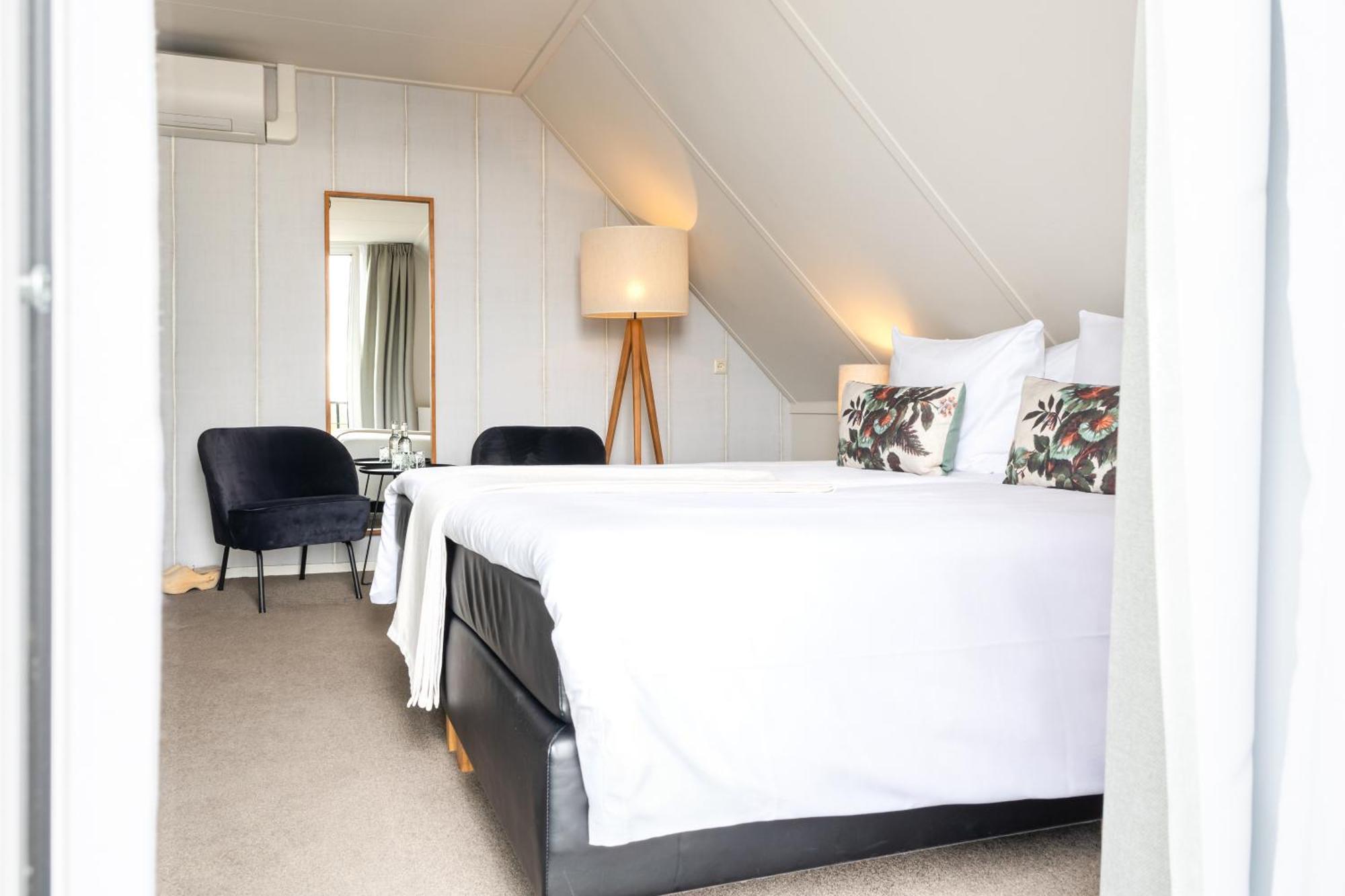 Boutique Hotel Texel De Cocksdorp  Exterior foto A room at the hotel