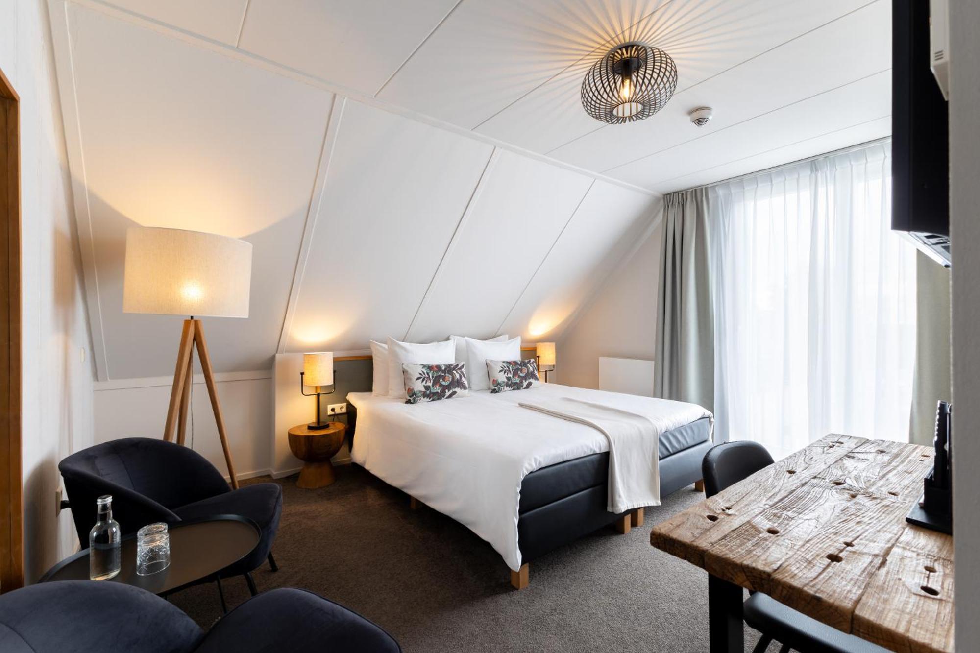Boutique Hotel Texel De Cocksdorp  Exterior foto A room at the hotel